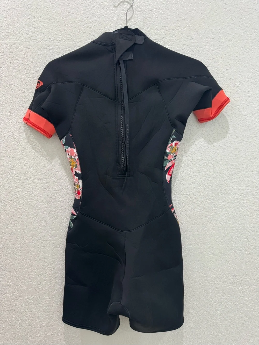 Roxy Syncro Youth Girls 2/2mm Shorty Wetsuit Floral Black Pink Size 6 Surf Swim